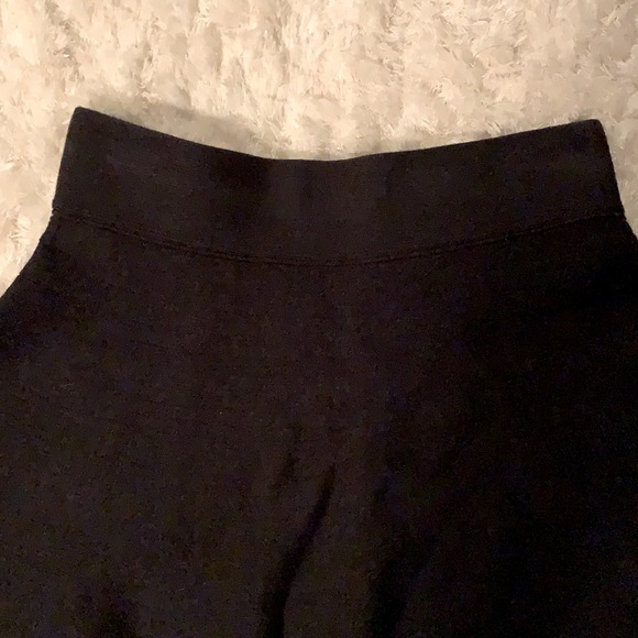 Aritzia skirt ✨ - Picture 4 of 4